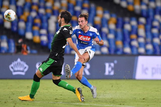 金正恩观看赴韩夺冠的女足比赛，祝愿朝鲜的好女儿—可靠的女足队球员们摘得更多的金牌